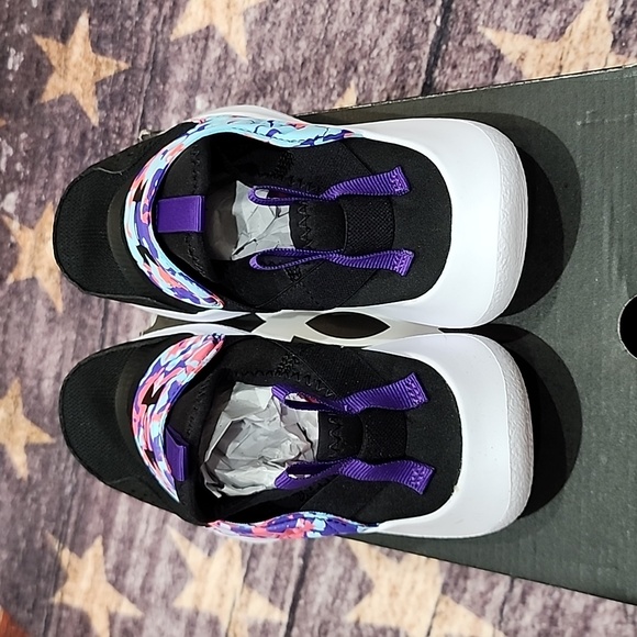 NWT in box Under Armour sneakers - Picture 3 of 6